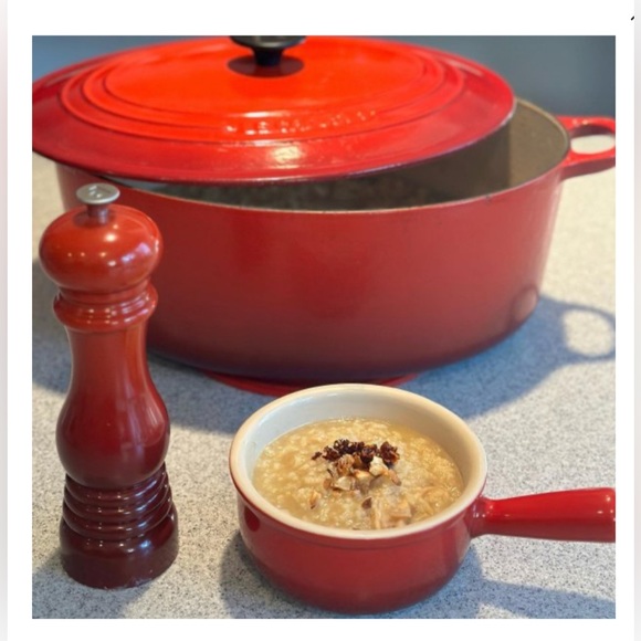 LE CREUSET 8 1/4” Cerise Red Salt & Pepper Mills Orig $100 Excellent Condition - Picture 4 of 9